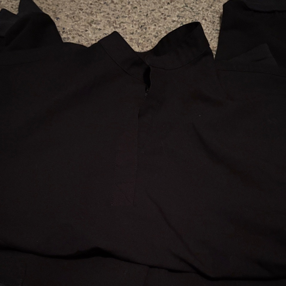 2 piece blacks scrub set EUC Refaela top and jogger bottoms